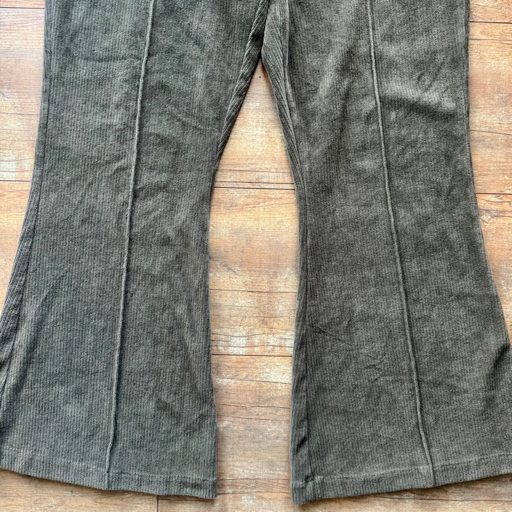 Aerie Groove-On Rib Velour Flare Olive Green Pull-On Pants Size Large Short - Picture 4 of 8
